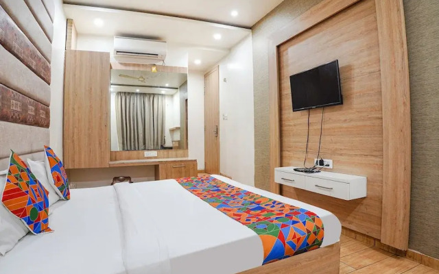 Fabhotel Om Palace