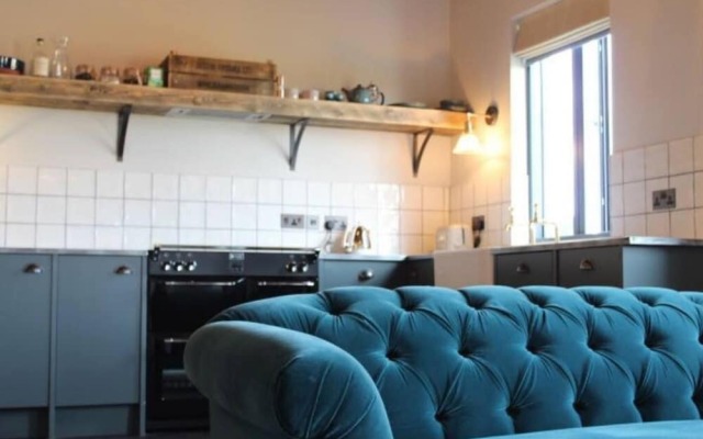 Rustic 1-bed Holiday Home in Suffolk Countryside