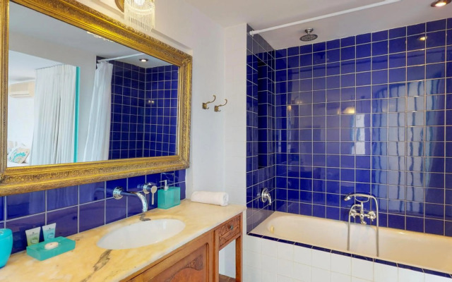 Roman Atmosphere by HolyGuest