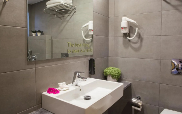 Sundance Apartments and Suites