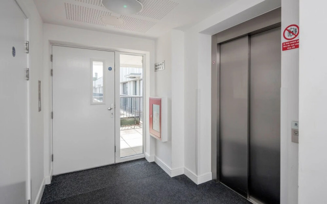 Impeccable 2-bed Apartment in Romford