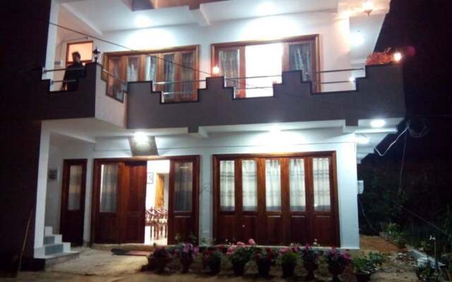 Yoho Grand Drive Guest House