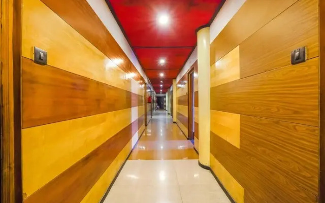 Fabhotel Rahul Palace