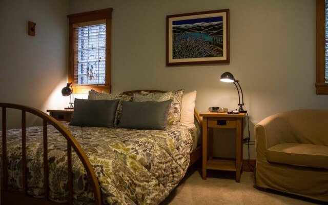 Wildwood Lodge by Peak to Green Accommodations