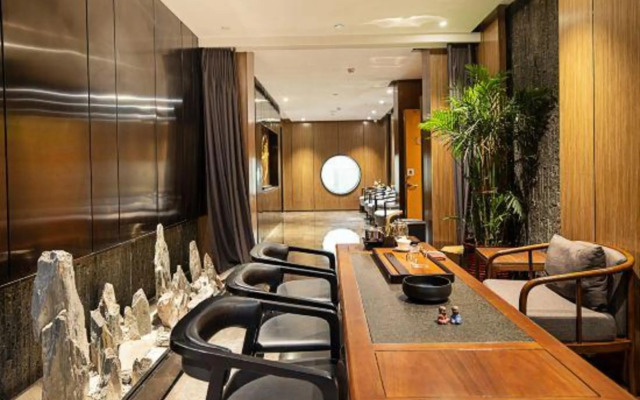 Baiwei Hotel (Zhengzhou CBD Exhibition Center)