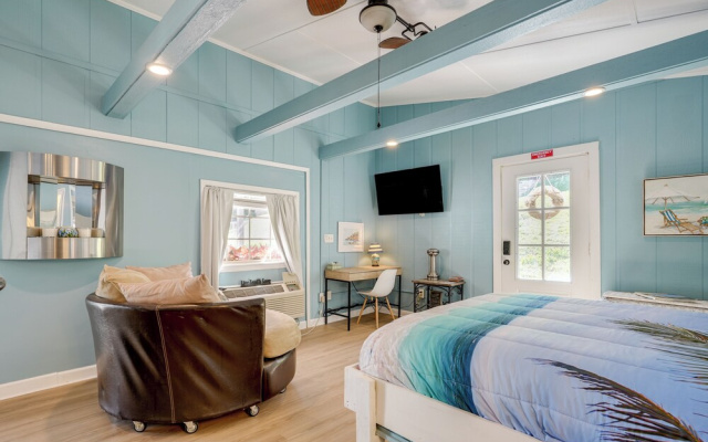 4 Mi to Downtown Chattanooga: Vibrant Studio
