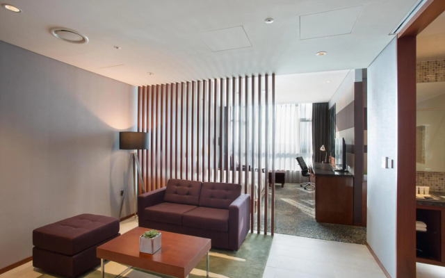 Isquare Hotel