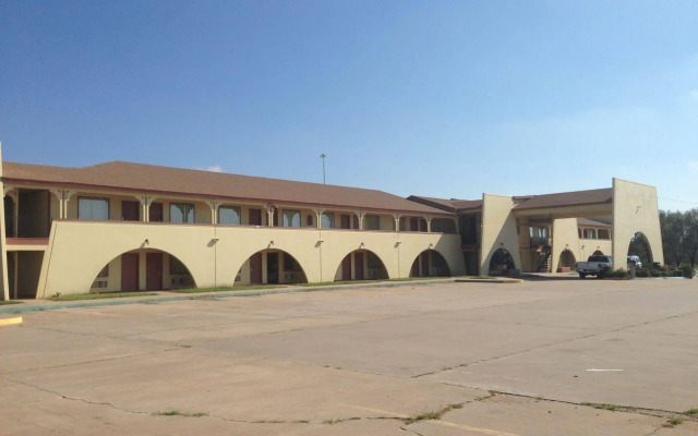 Hometown Inn & Suites