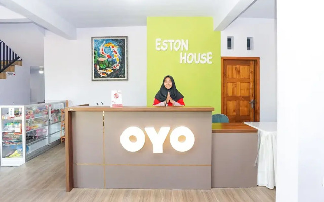 OYO 496 Eston House