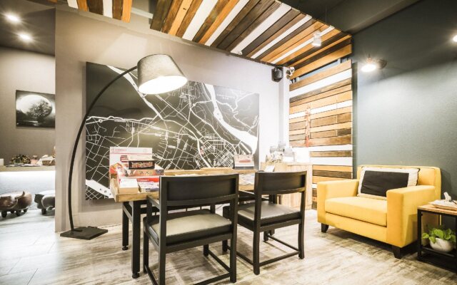 Tiin Tinn - Rivershore B&B