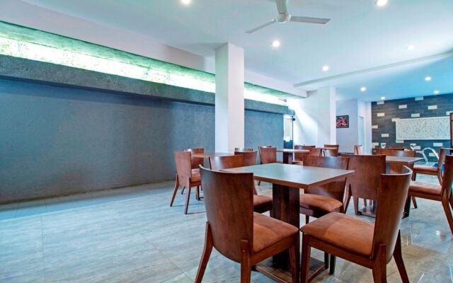 RedDoorz Plus Near ITC Fatmawati