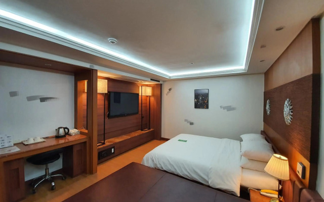 Friendly DH Naissance Hotel by Mindrum Group