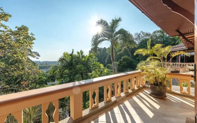 6BR Luxury Retreat in Layan Phuket V159