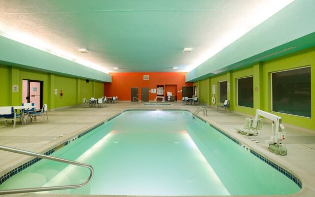 Holiday Inn Express Hotel & Suites Columbus by IHG