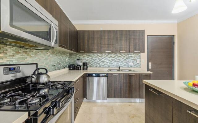 Amazing 2BR 2BA Condo Great Location w Pool GYM