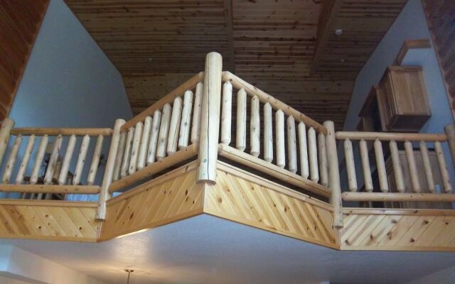 Log Gables - Lake Front