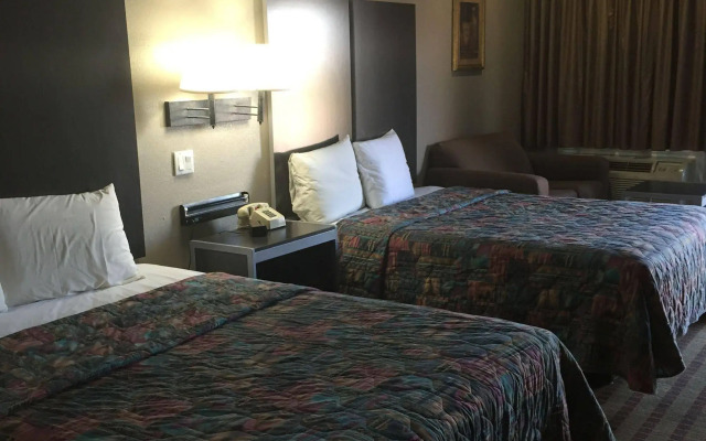 Camelot Inn & Suites Hobby/Gulf Freeway