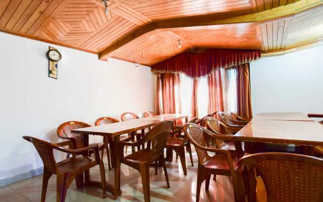 OYO 10692 Hotel Shubham