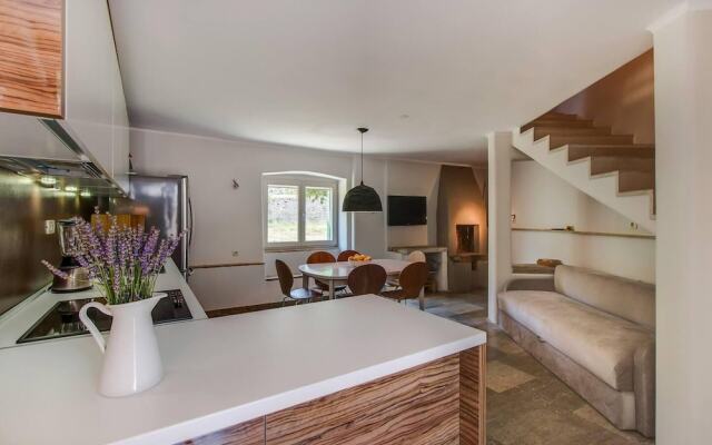 Lovely 15th Century Apartment in Osor