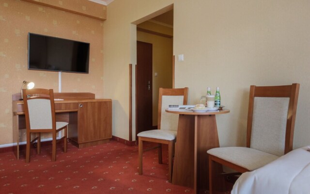 Dwór Bogucin Hotel & Restauracja