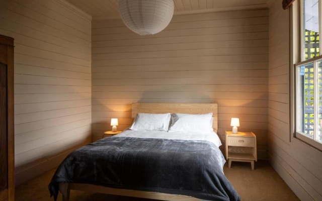 Iona Cottage - Akaroa Holiday Home – Guest Rooms – Akaroa
