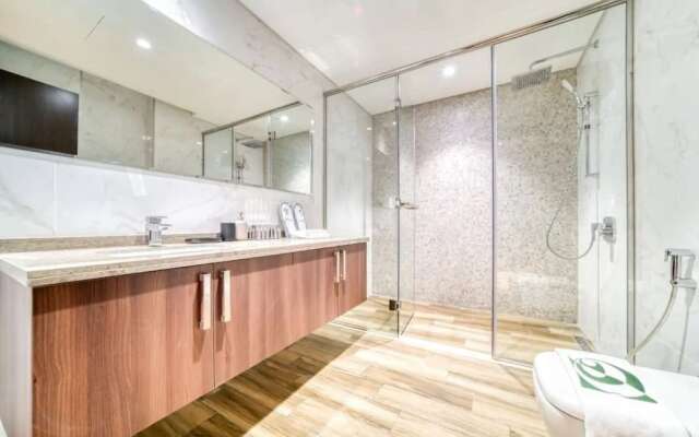 Stunning J-One Tower Studio