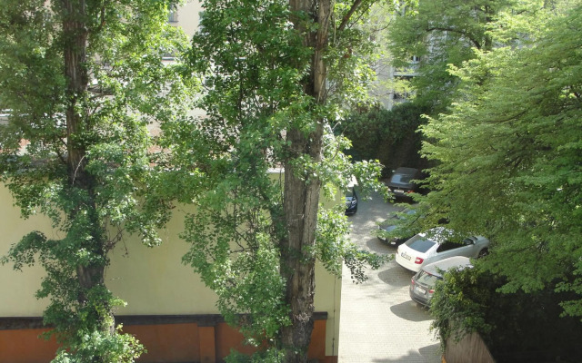 Letna luxury apartment