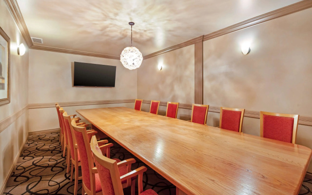 Best Western Plus Mirage Hotel & Resort