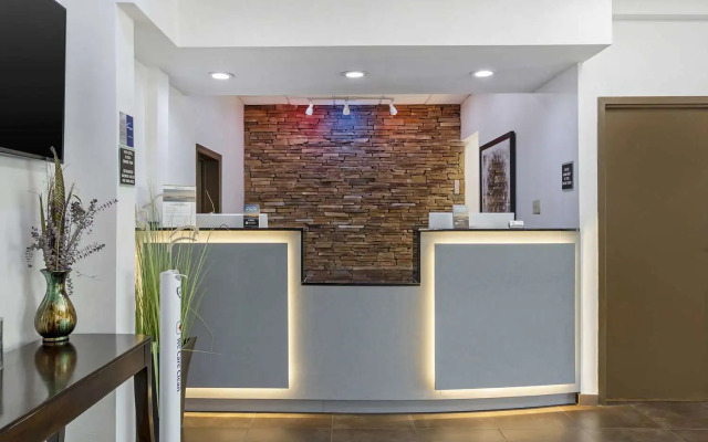 Отель Spark by Hilton Kimball