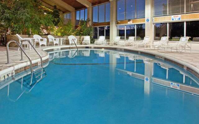 Days Inn by Wyndham Warren