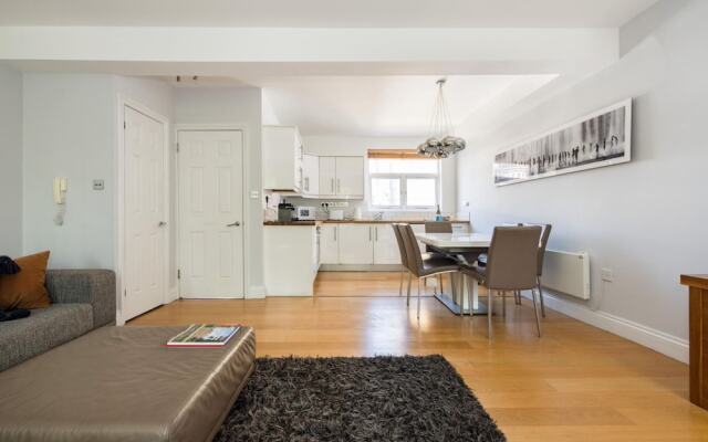 London Is Yours  2 Bedroom in Kensington