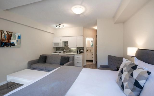 Alpenglow Lodge Sunny Studio with Sitting Area by MVA