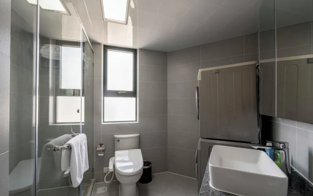 Tyms Spacious 4BR 2BA Apt Xujiahui