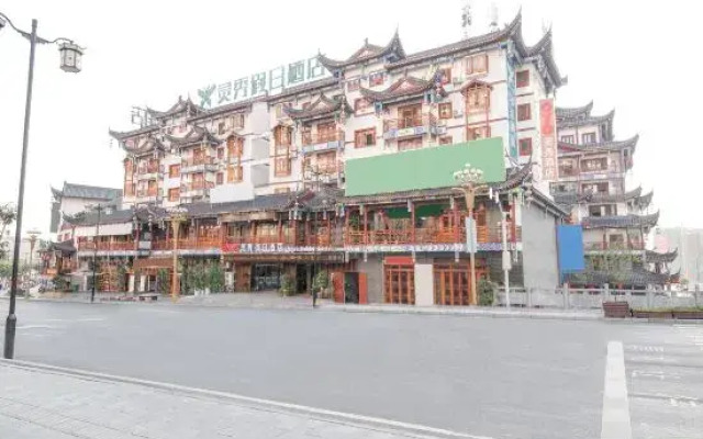 Lingxiu Hotel