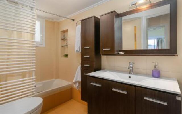 Fully Equipment House With Sea View Adamas Bay