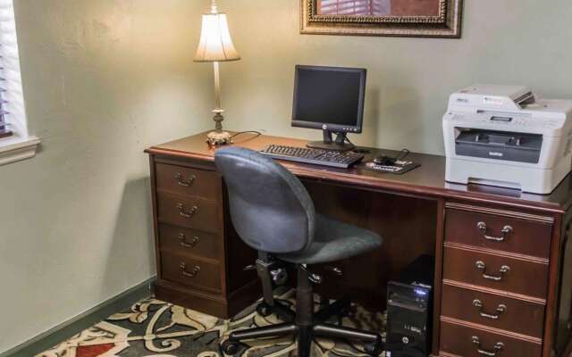 Suburban Studios Tallahassee near University