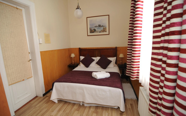 Cabañas y Hostal Borde Rio