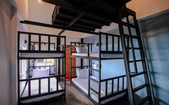 Bandon Beach Bar & Hostel - Adults Only