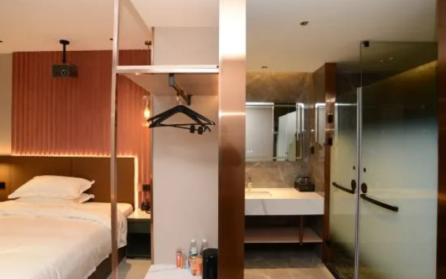 Carlton Movie Hotel