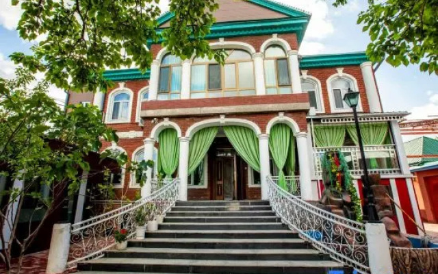Yining Gonghua Homestay (Kazanqi Folk-custom Tourism Area) – Exterior – Yining