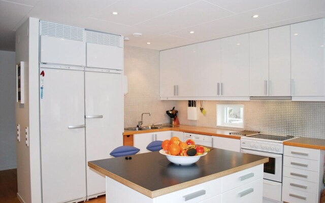 Beautiful Home in Västra Frölunda With 3 Bedrooms and Wifi