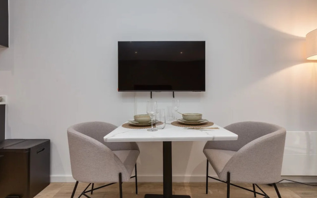 Spacious Studio Near City Centre
