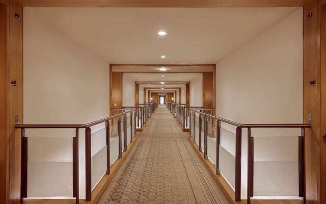 Grand Hyatt Mumbai Hotel and Serviced Apartments