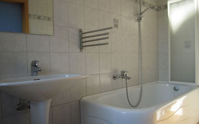 Pleasant Holiday Home in Lazise With Swimming Pool