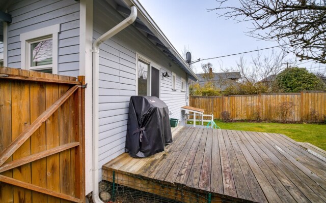 Charming Tacoma Vacation Home w/ Fenced Yard