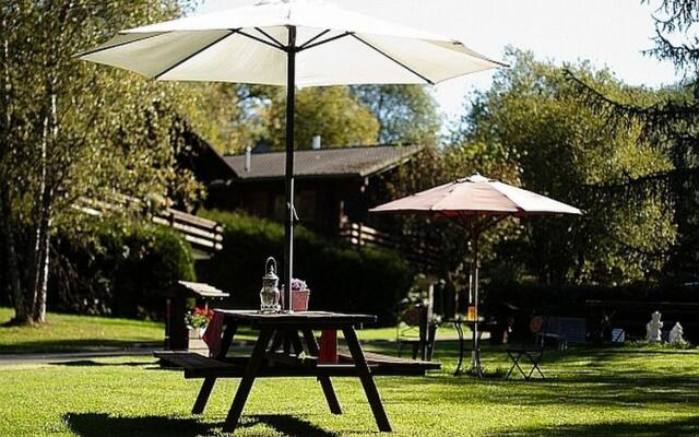 Tidy Furnished Apartment in Wooded Area