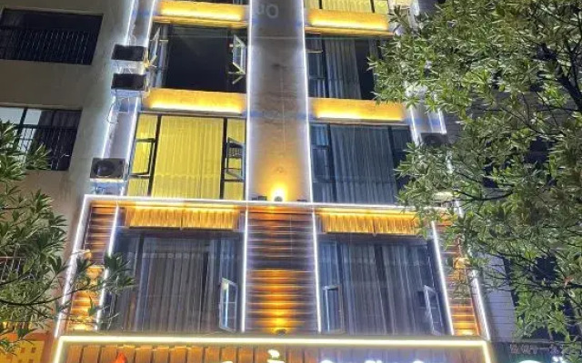 Qujing 1 +1 Express Hotel
