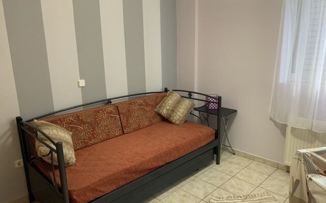 Immaculate 2-bed Apartment in Piraeus, Athens