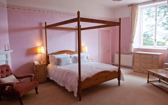 Glewstone Court Country House Hotel