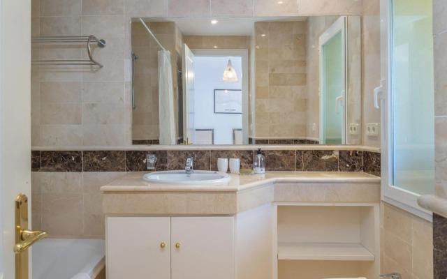 Elveria Hills excellent views